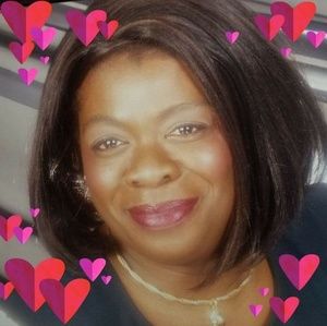 Meet your Posher, Lara